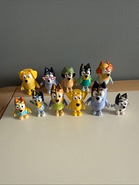 Bluey Figure Lot 11pc Moose Toys Characters Friends Family